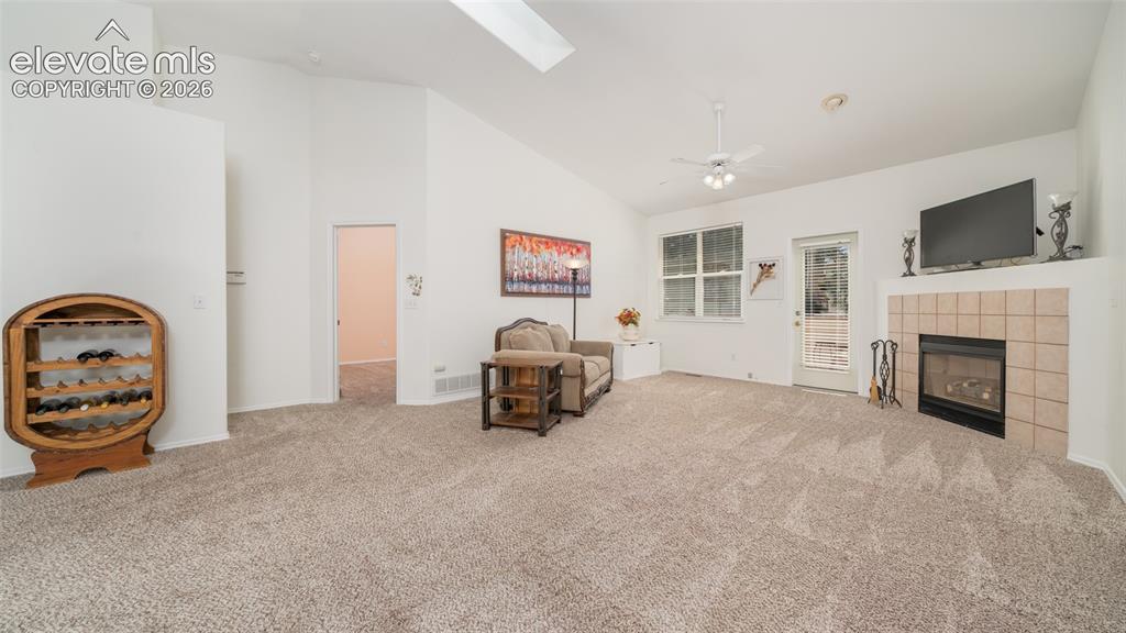 Image 6 of 32: Open plan