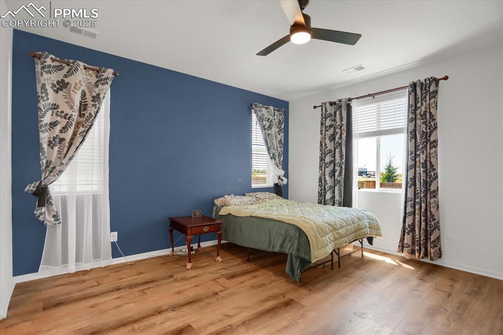 Image 11 of 23: Bedroom