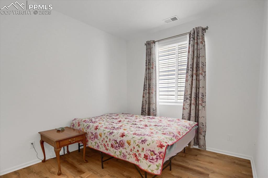 Image 15 of 23: Bedroom
