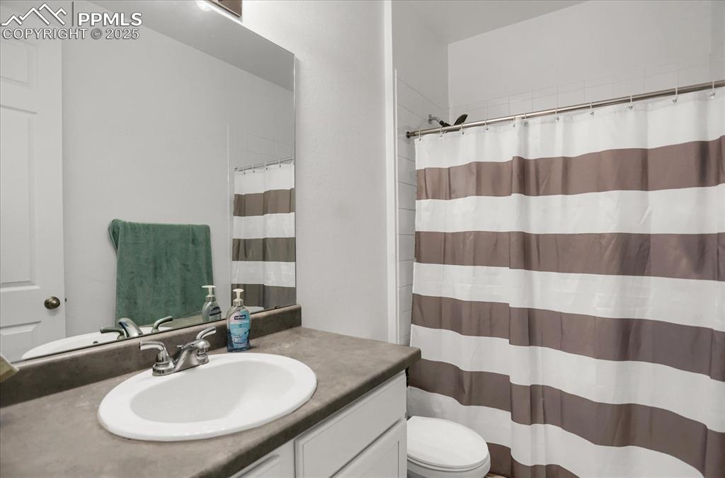 Image 17 of 23: Bathroom