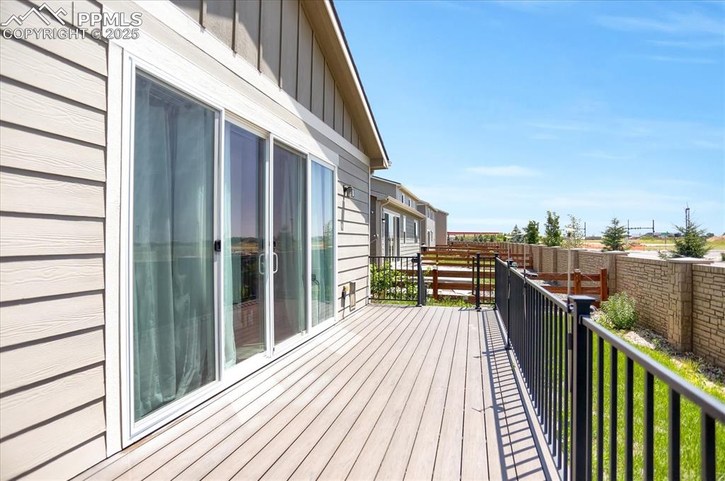 Image 19 of 23: Deck
