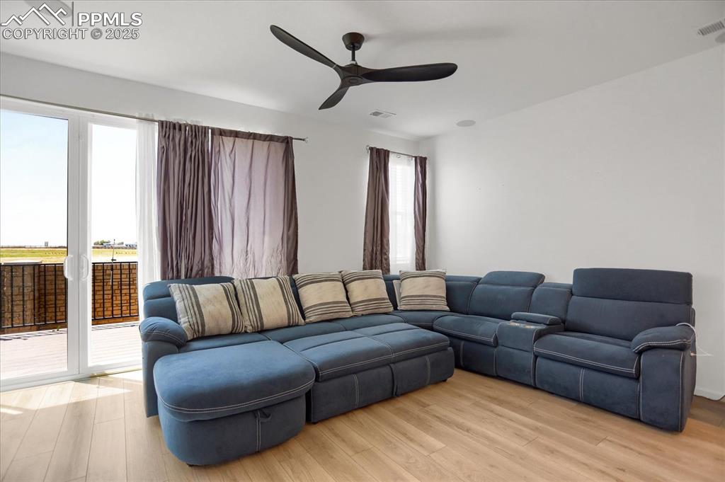 Image 5 of 23: Living Room