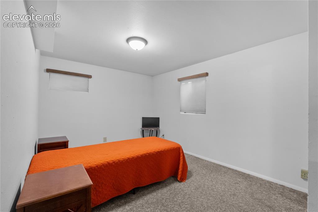 Image 21 of 36: Bedroom