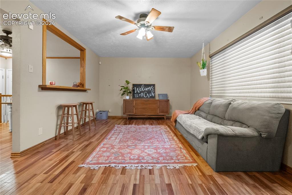 Image 5 of 36: Living Room