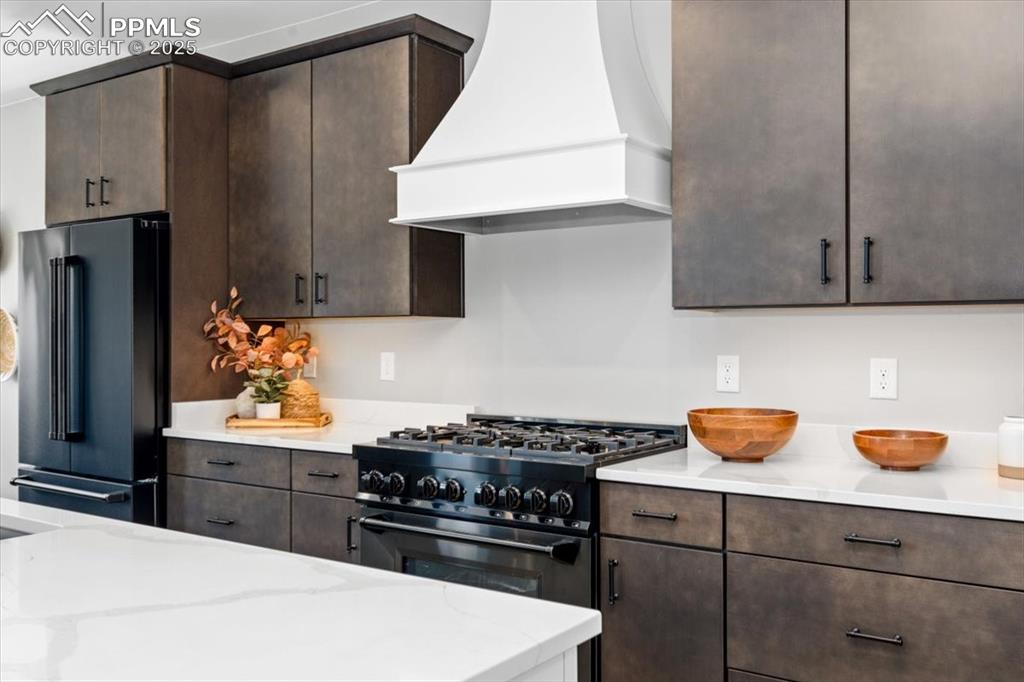 Image 11 of 49: Kitchen