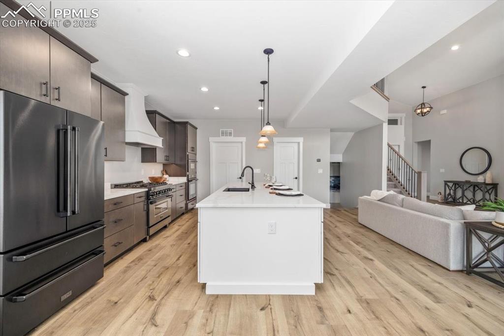 Image 13 of 49: Kitchen