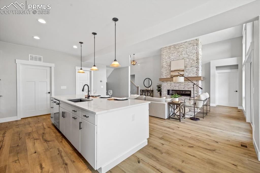 Image 14 of 49: Kitchen