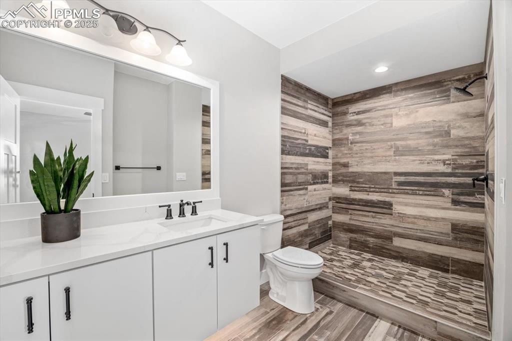 Image 41 of 49: Bathroom