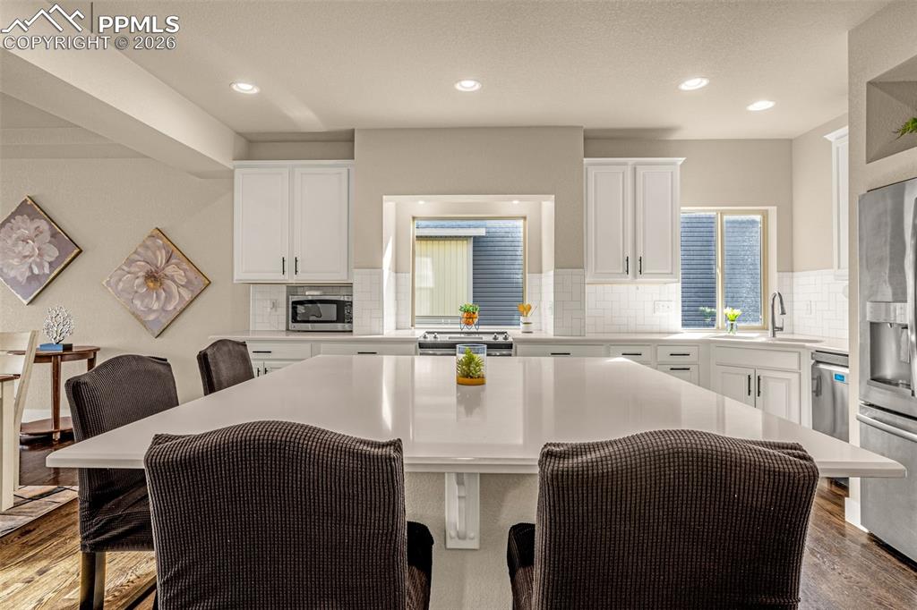 Image 4 of 49: Kitchen