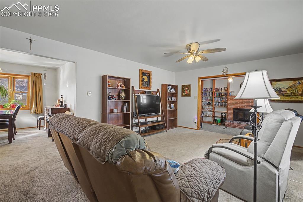 Image 11 of 31: Living Room