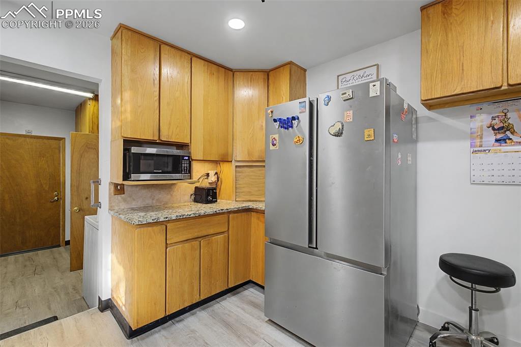 Image 21 of 31: Kitchen