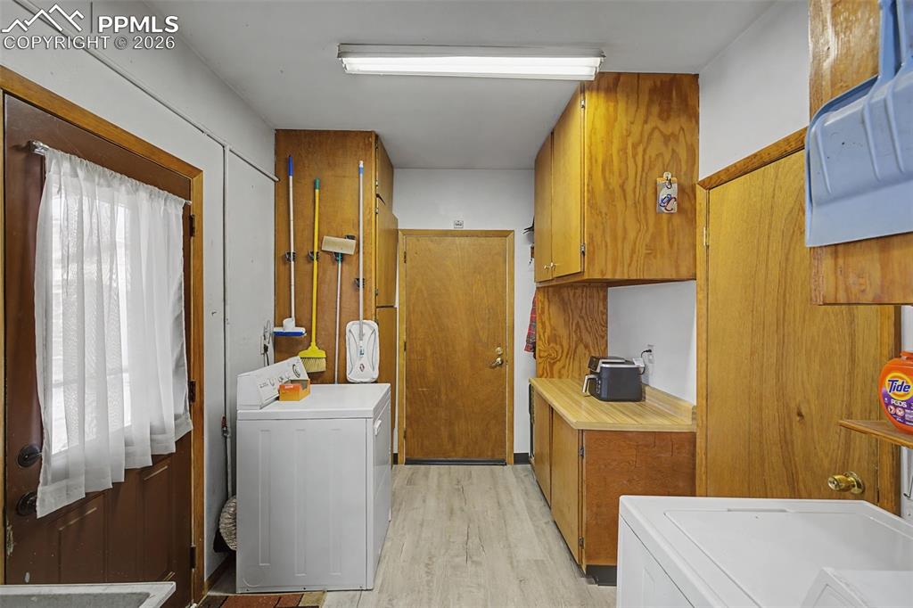 Image 22 of 31: Laundry