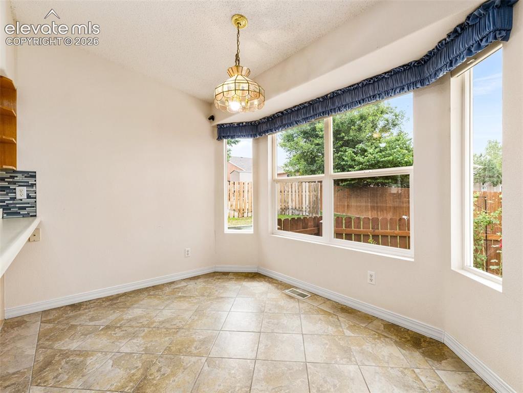 Image 4 of 33: Dining Area