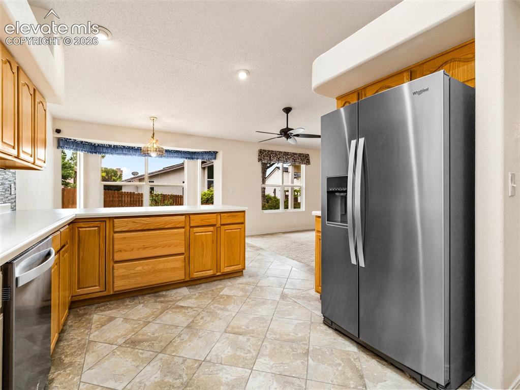 Image 8 of 33: Kitchen