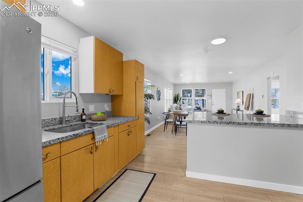 Image 20 of 30: Kitchen