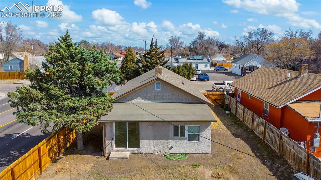 Image 27 of 30: Back of Structure