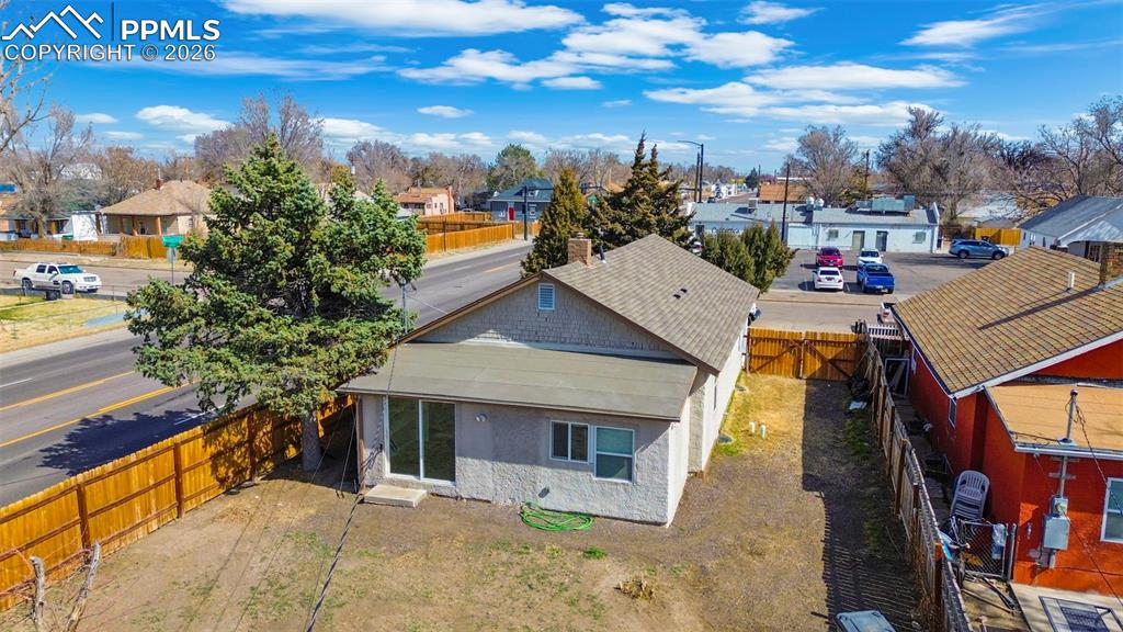 Image 28 of 30: Back of Structure