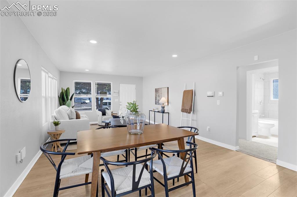 Image 7 of 30: Dining Area