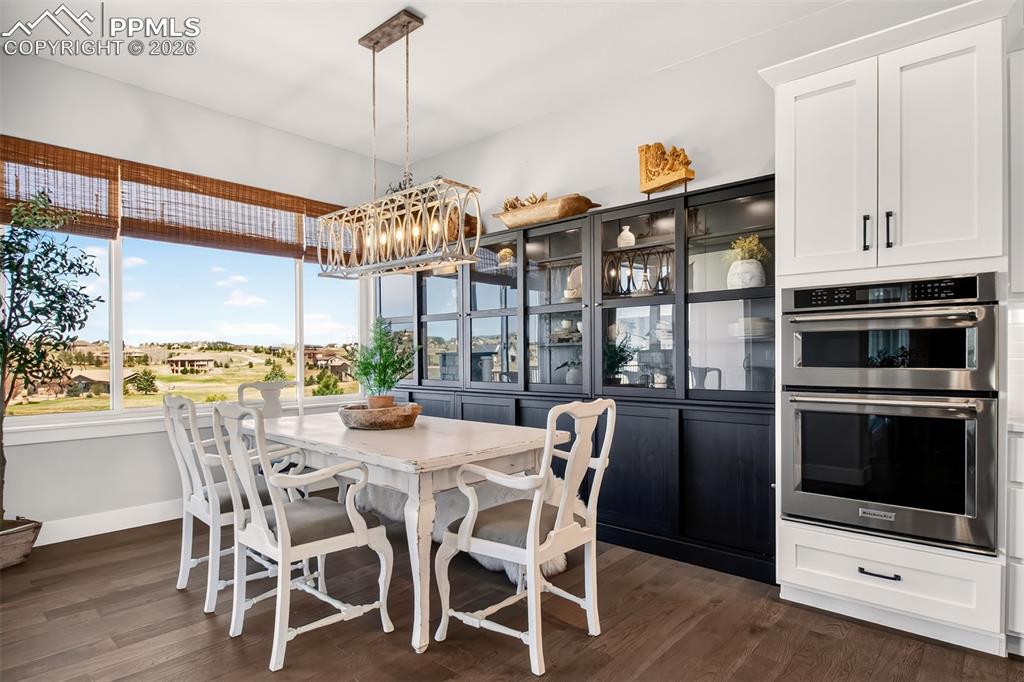 Image 10 of 45: Dining Area