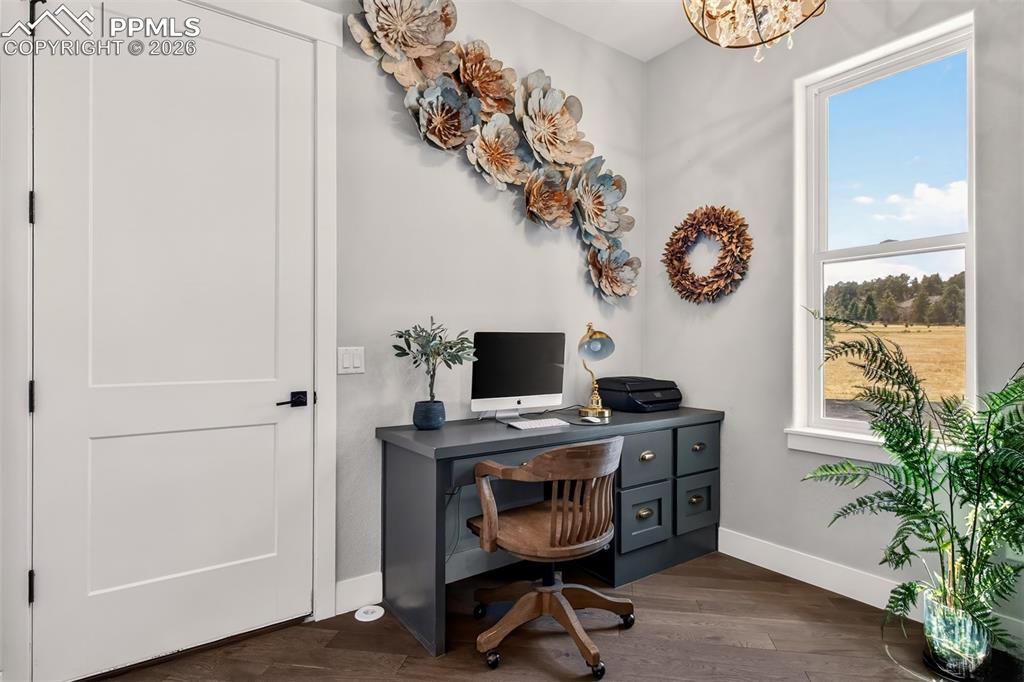 Image 14 of 45: Office