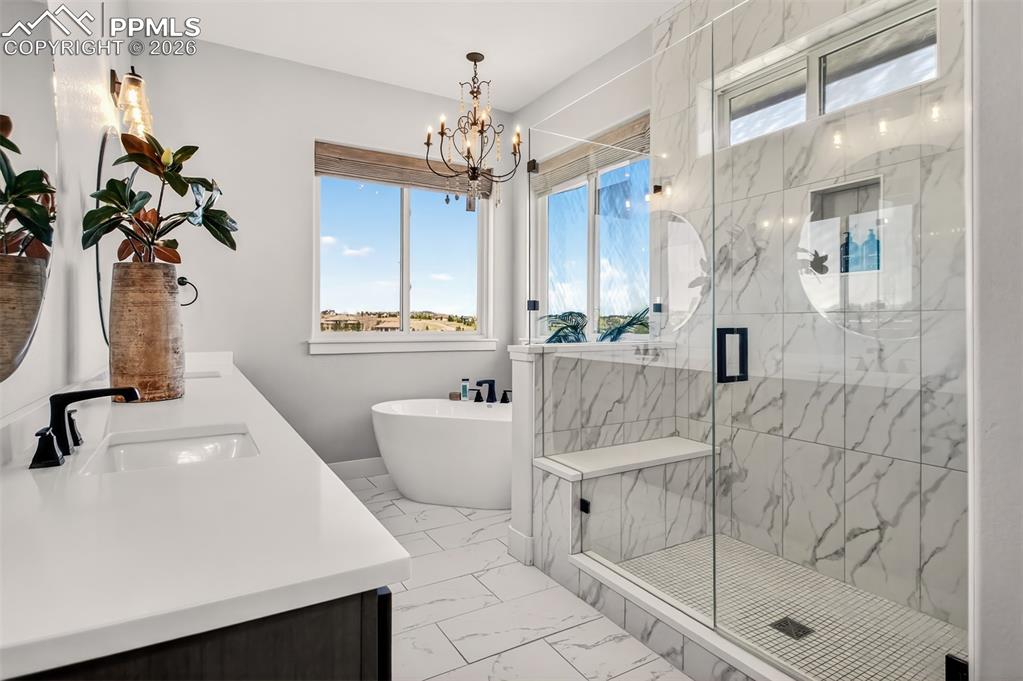 Image 19 of 45: Bathroom