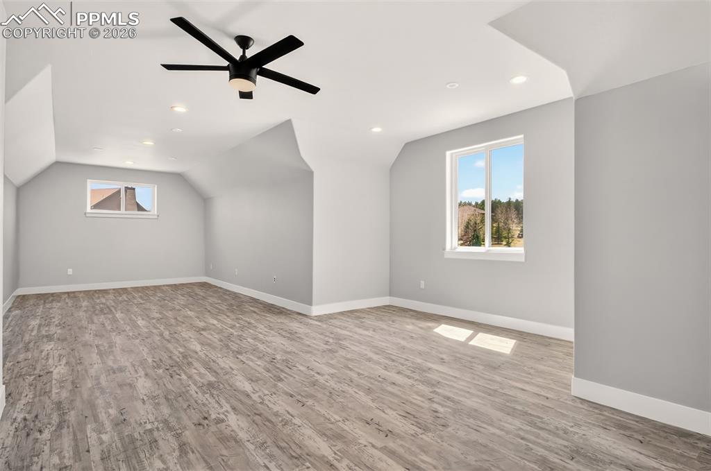 Image 28 of 45: Bonus Room
