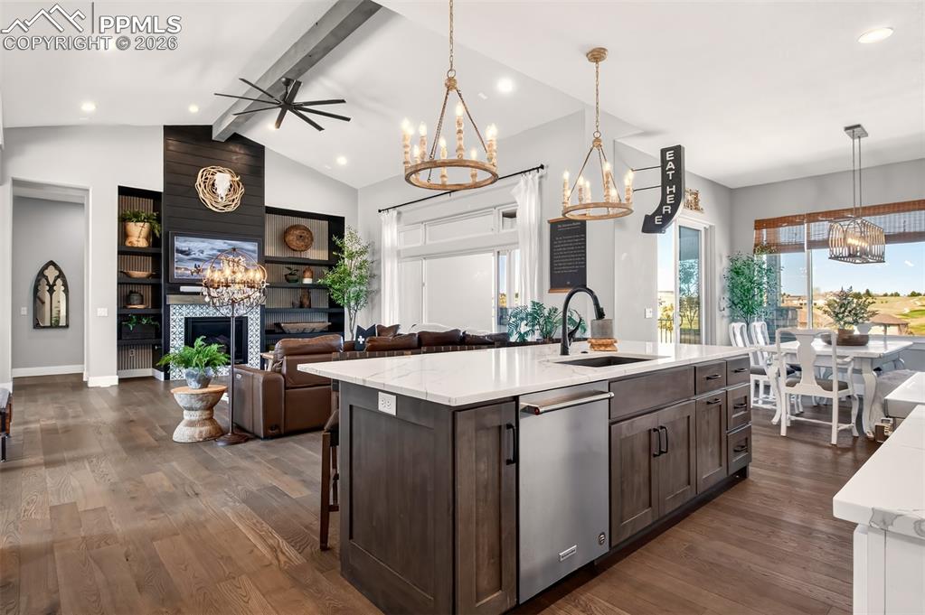 Image 9 of 45: Kitchen