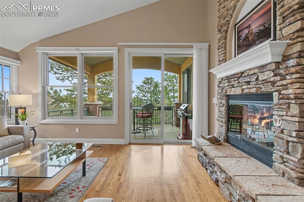 Image 15 of 45: Floor-to-ceiling sliding glass doors dissolve the boundary between indoors 