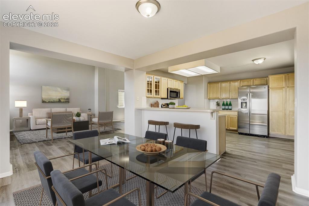 Image 12 of 35: Dining Area