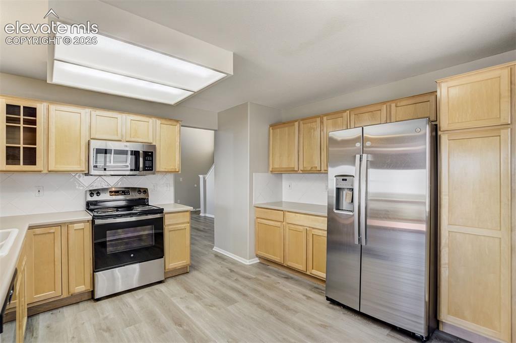 Image 14 of 35: Kitchen