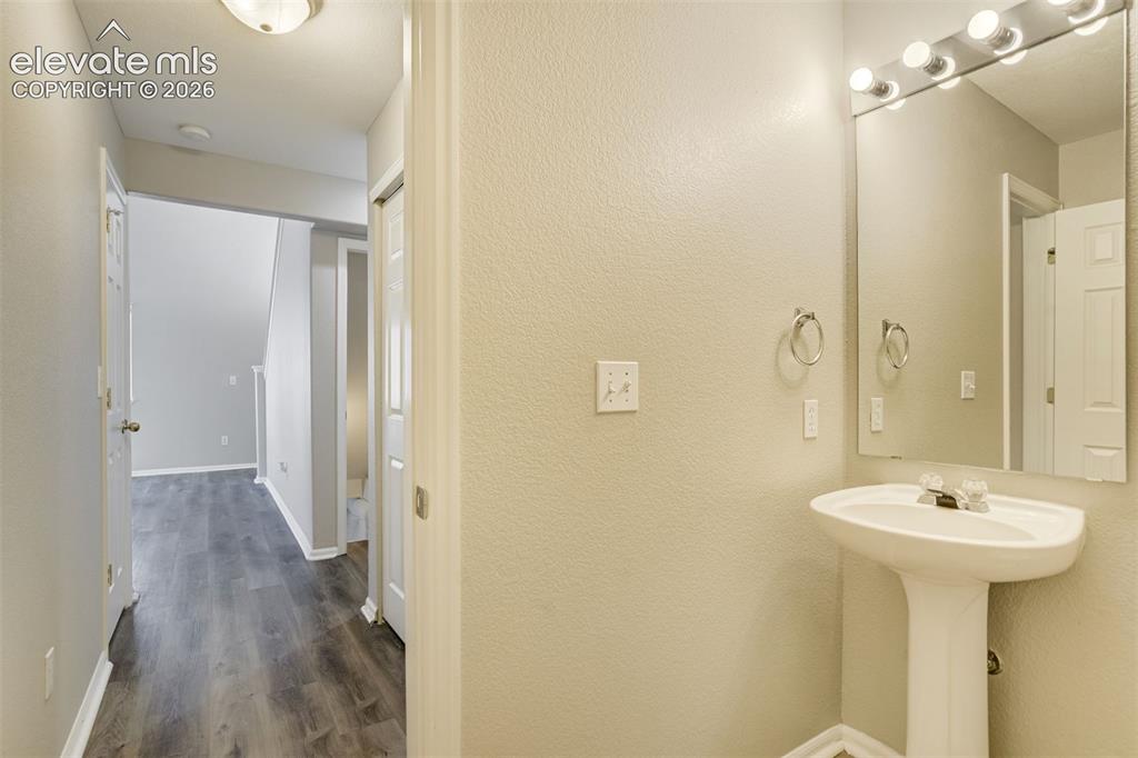 Image 17 of 35: Bathroom