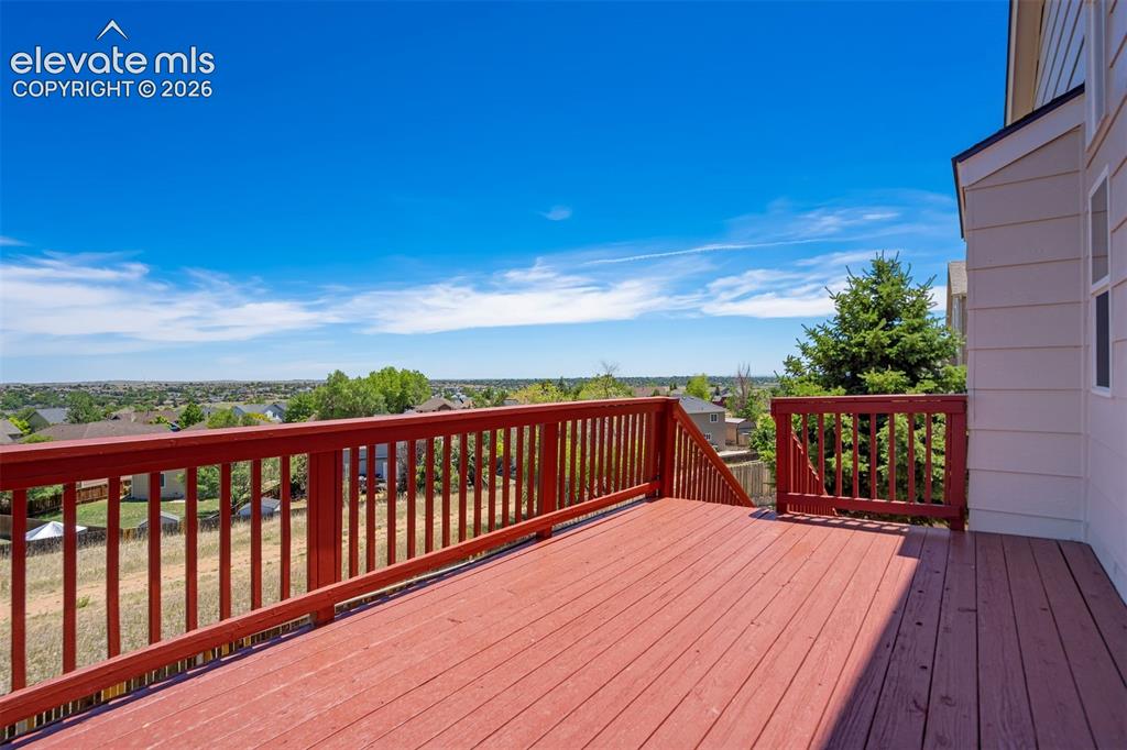 Image 32 of 35: Deck