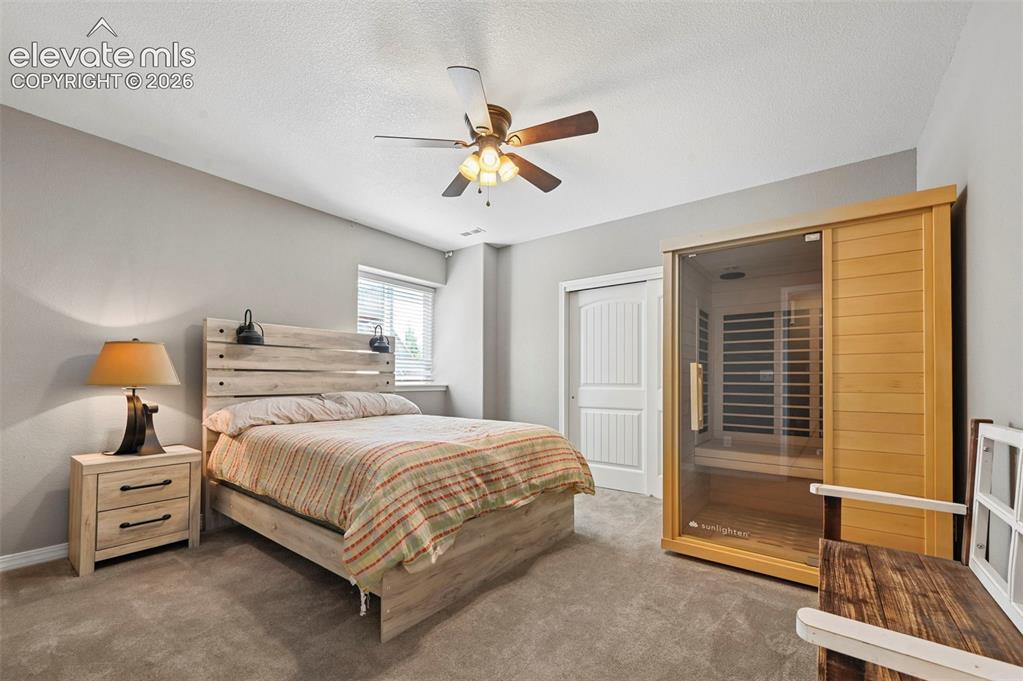 Image 30 of 50: Ceiling fan with integrated lighting