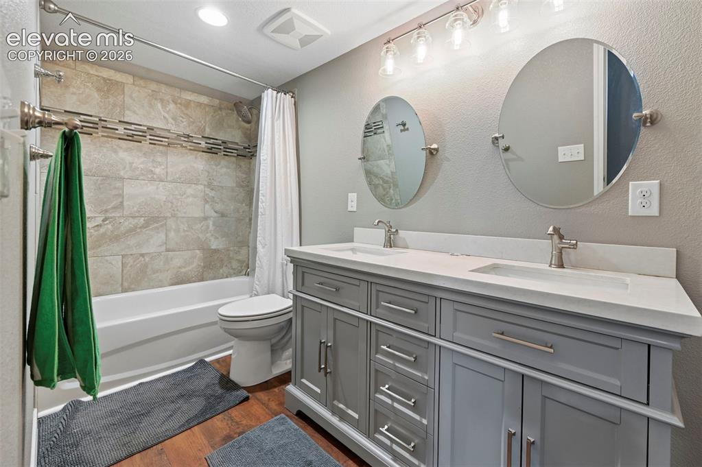Image 32 of 50: Dual vanity with integrated sinks and white countertops