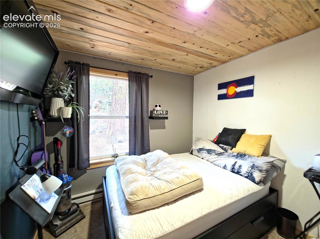 Image 12 of 24: 2nd Bedroom