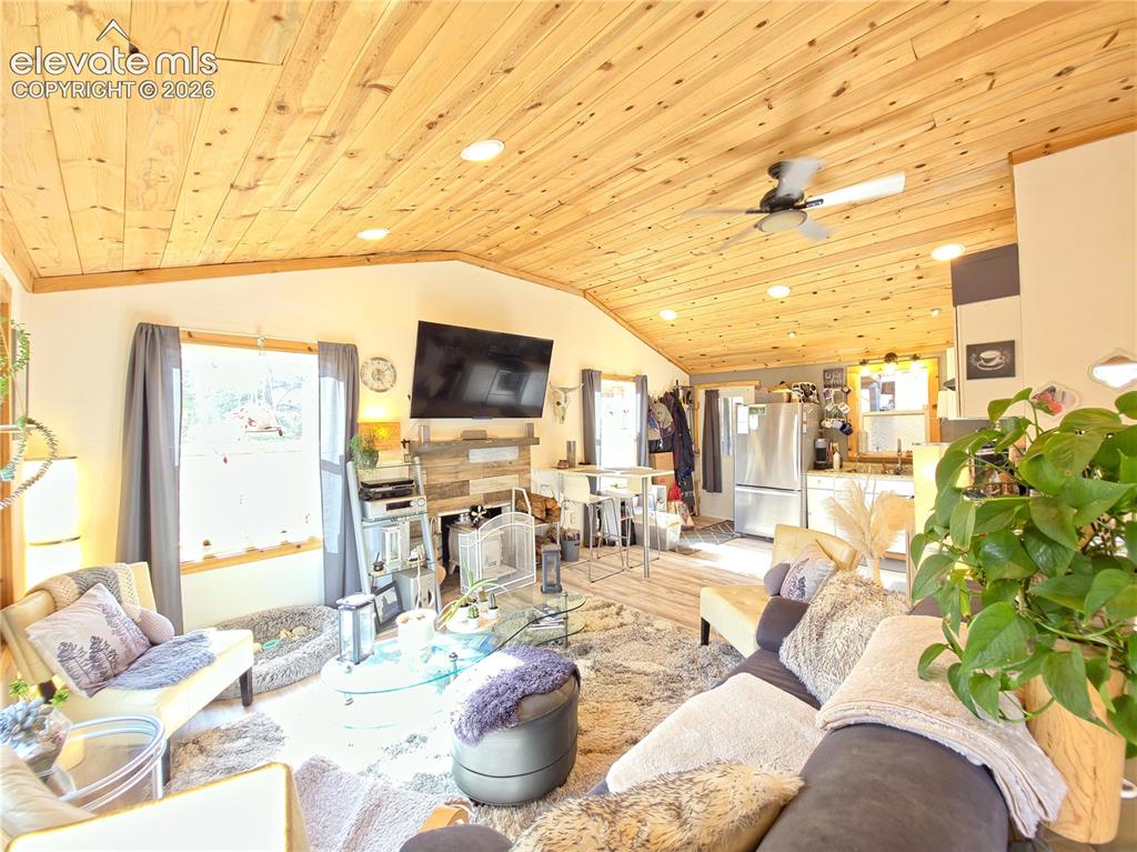 Image 13 of 24: High Ceilings w/ recessed adjustable lighting
