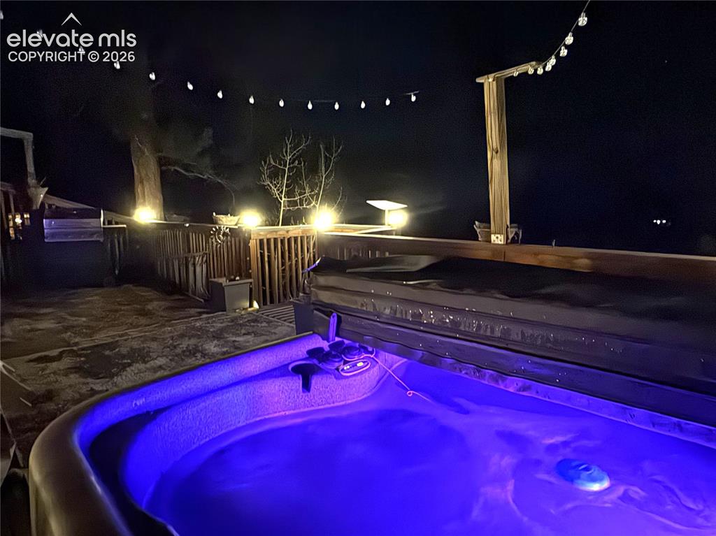 Image 18 of 24: Pool