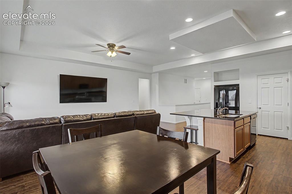 Image 12 of 36: Dining Area
