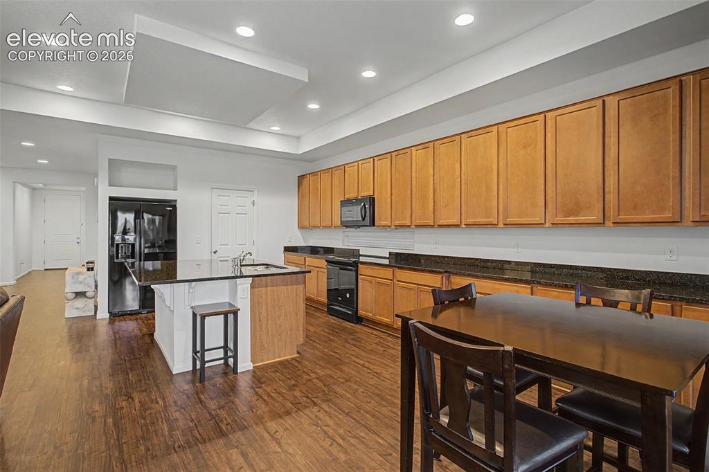 Image 13 of 36: Kitchen