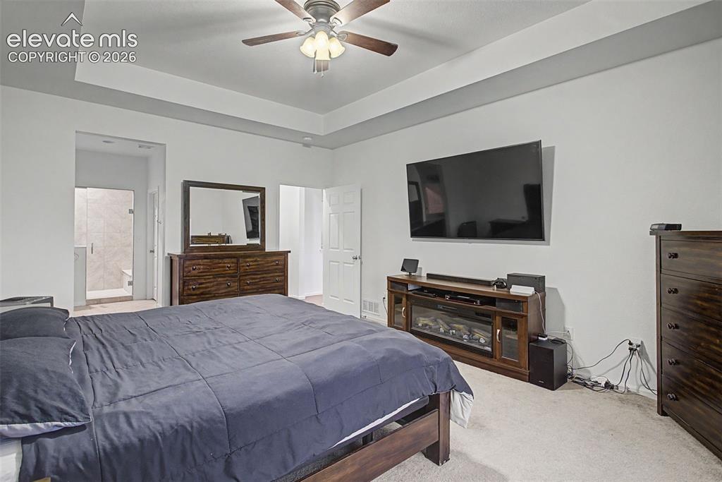 Image 17 of 36: Bedroom