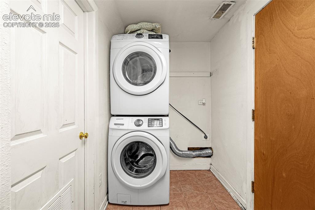 Image 11 of 19: Laundry