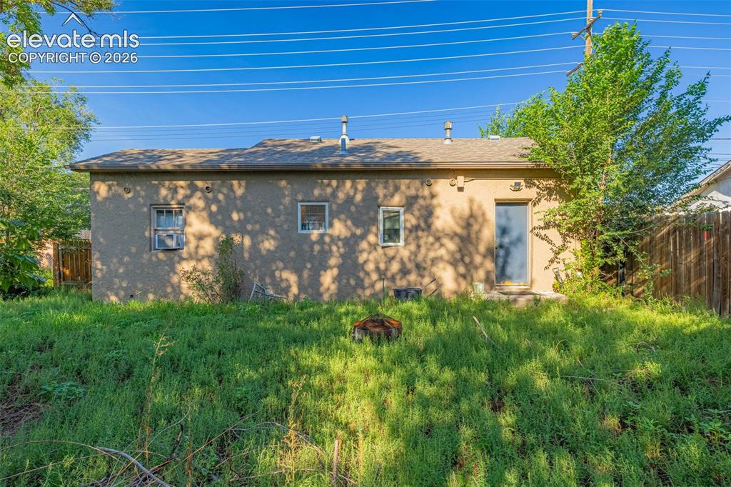 Image 16 of 19: Back of Structure