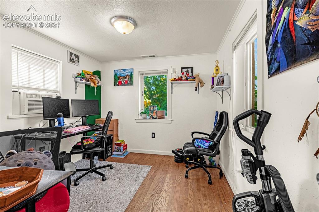 Image 6 of 19: Office