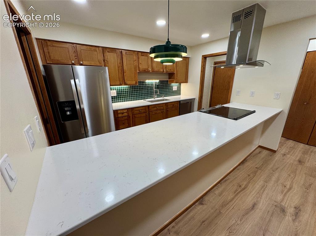 Image 7 of 24: Kitchen