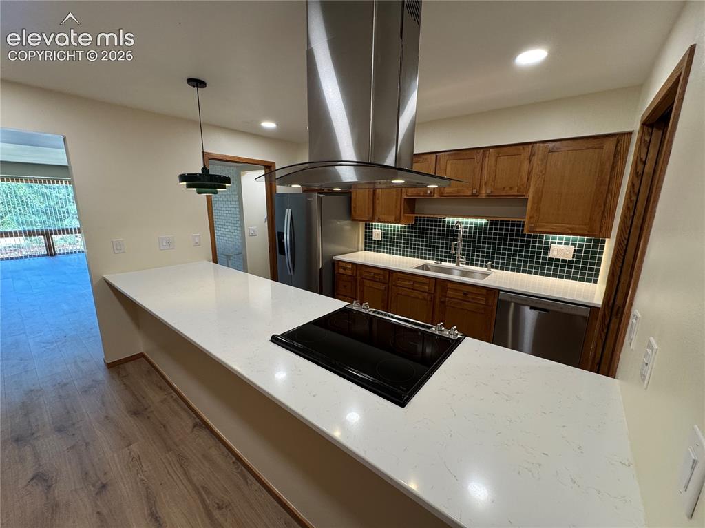 Image 8 of 24: Kitchen