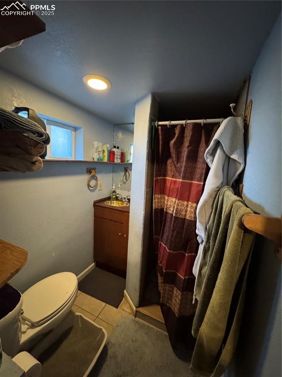 Image 14 of 23: Bathroom