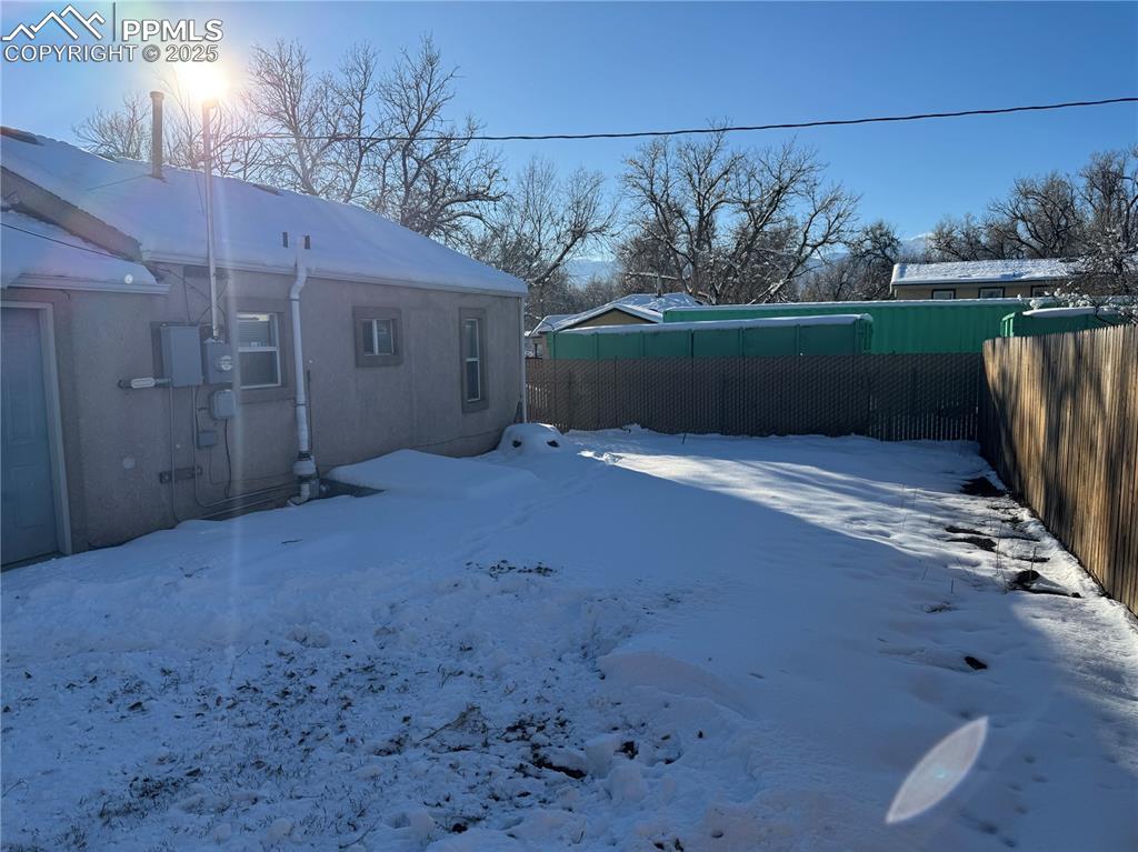 Image 19 of 23: Yard