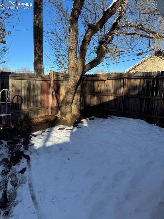 Image 21 of 23: Yard