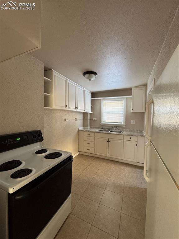 Image 8 of 23: Kitchen