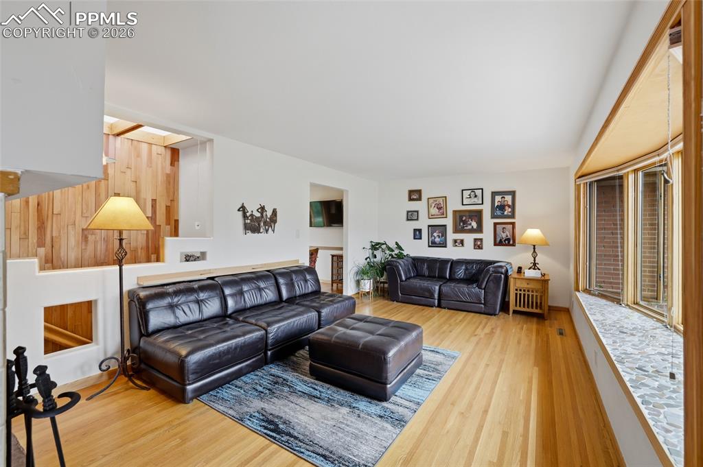 Image 3 of 50: Fun mid-century built-in at front door